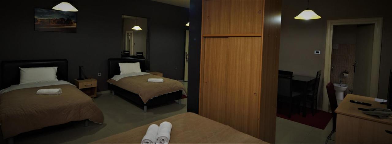 Hotel Ambasador ビトラ エクステリア 写真